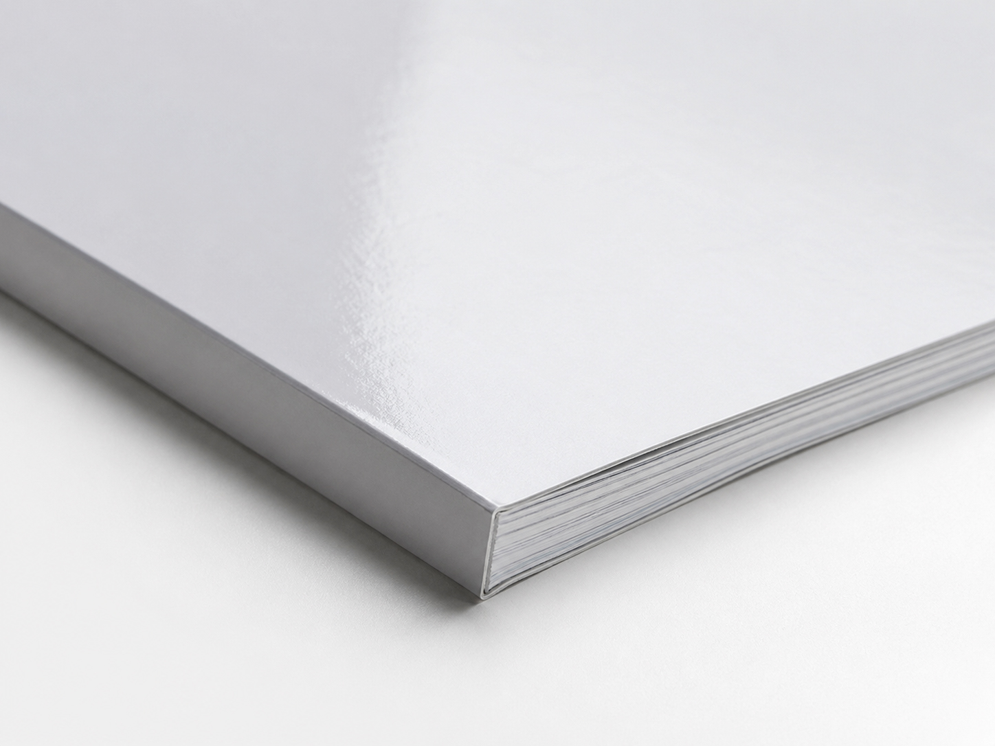 Close-up of laminated 260gsm art card soft photobook cover